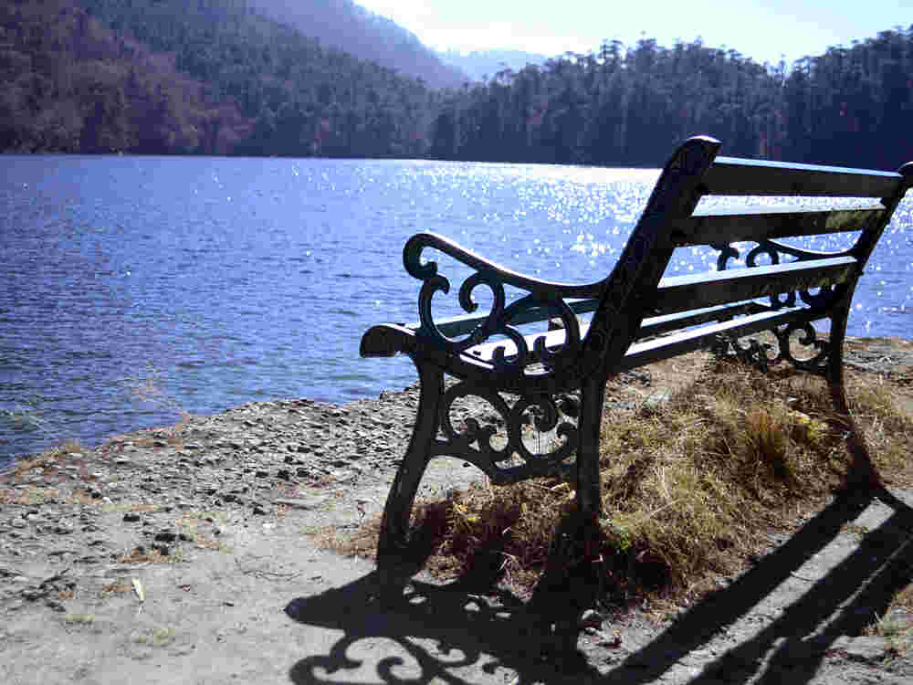 MENMOI TSO LAKE